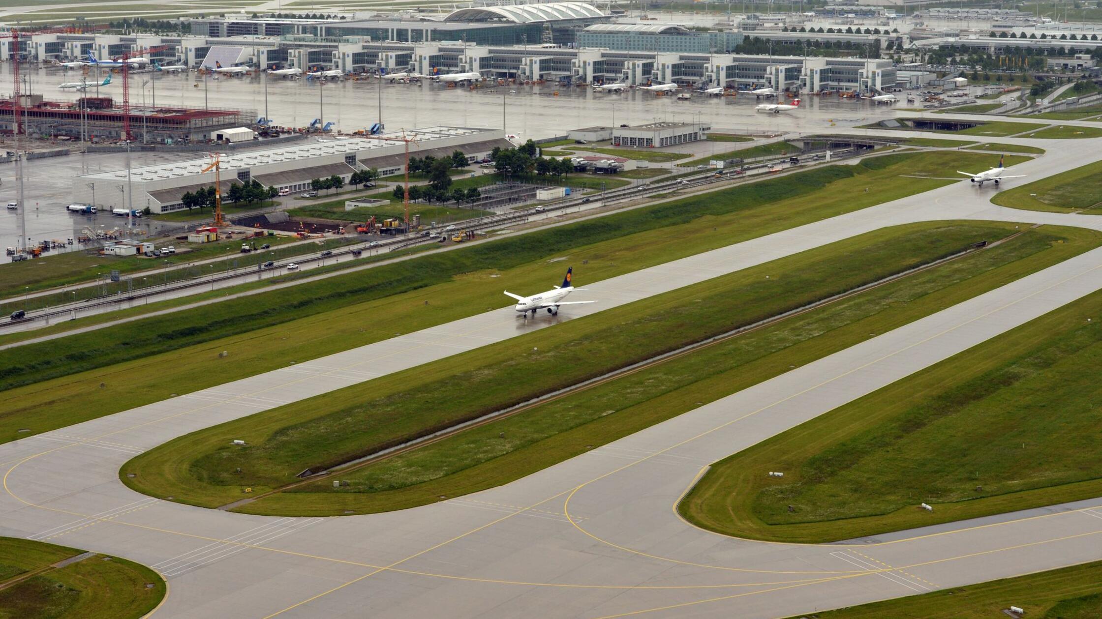 Bavarsko sodišče potrdilo gradbeno dovoljenje za tretjo vzletno stezo münchenskega letališča