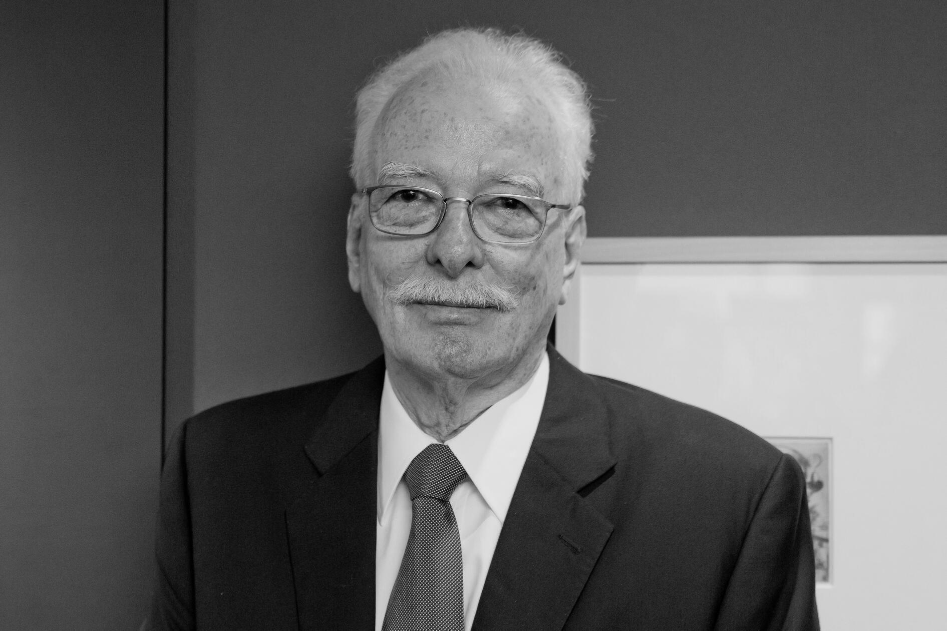 Im Alter von 78 Jahren ist der langjährige Unternehmer Werner Diehl aus Nürnberg am 10. April 2025 verstorben. Über fünf Jahrzehnte lang prägte er das gleichnamige Familienunternehmen Diehl Stiftung & Co. KG.