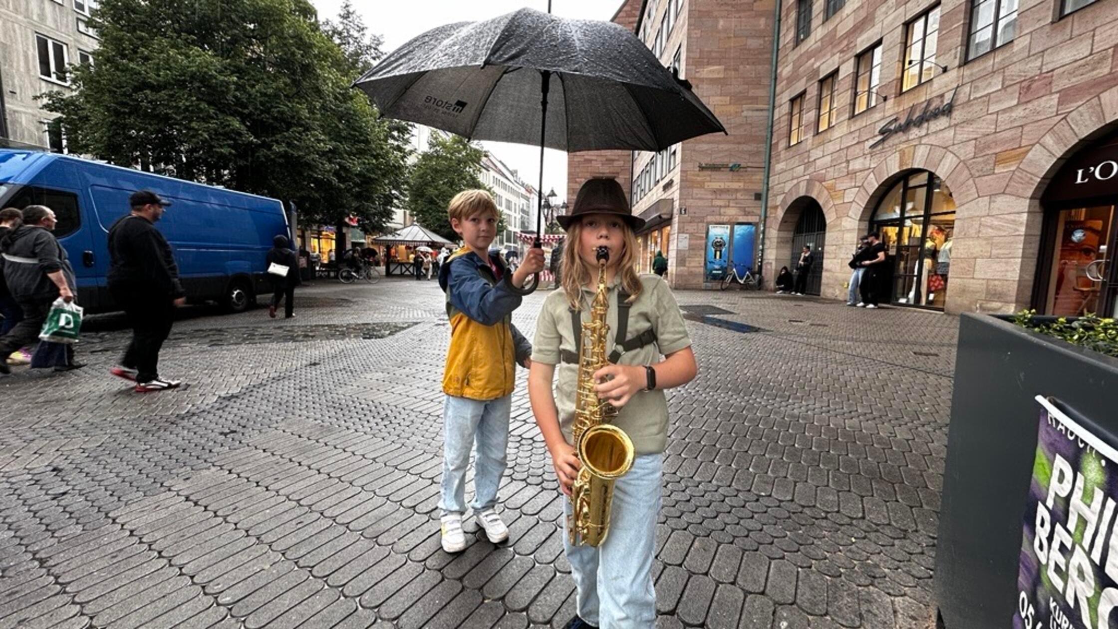 Das Bardentreffen ist für alle da. Auch Nachwuchsmusiker wie Carlo (10) finden hier ihr Publikum.