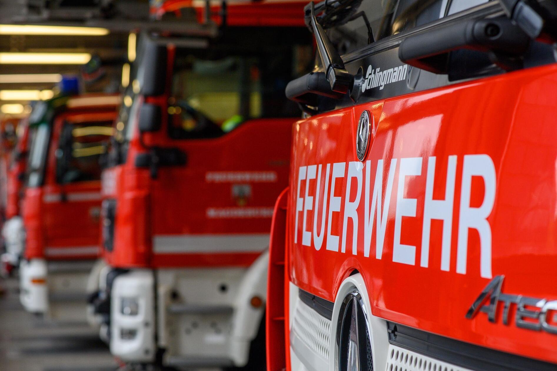 Wegen des Starkregens sind die Feuerwehren im Stadtgebiet zu fast 100 Einsätzen ausgerückt.