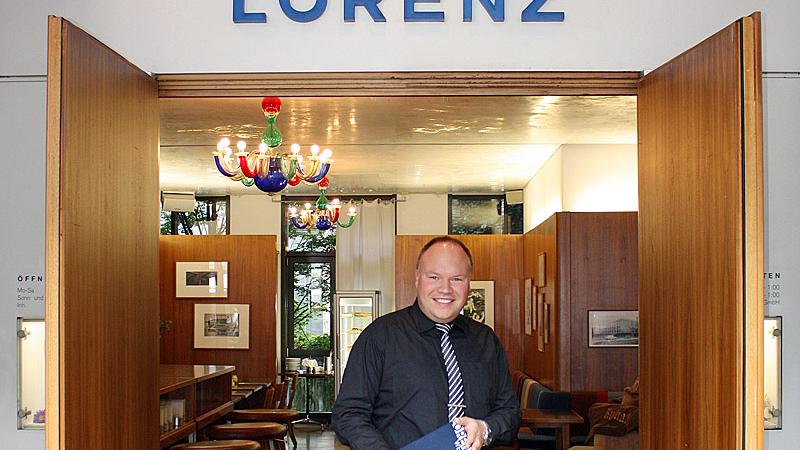 Das Restaurant Lorenz war 2006 das erste bio-zertifizierte Restaurant Nürnbergs. Am Lorenzer Platz 23 gibt es auf der täglichen Speisekarte einige Angebote in Bio-Qualität, bei der Zubereitung aller Gerichte werden außerdem ausschließlich Bio-Öle und -Gewürze verwendet. Das Gemüse stammt zum Teil aus ökologischem Anbau.