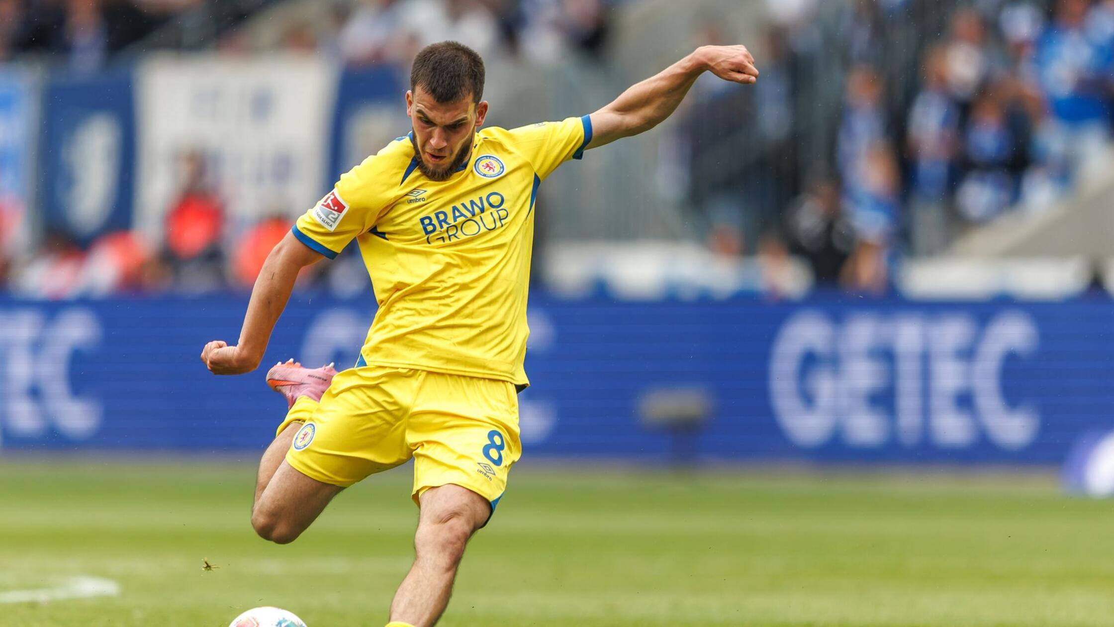 Braunschweig bezwingt Magdeburg in Unterzahl