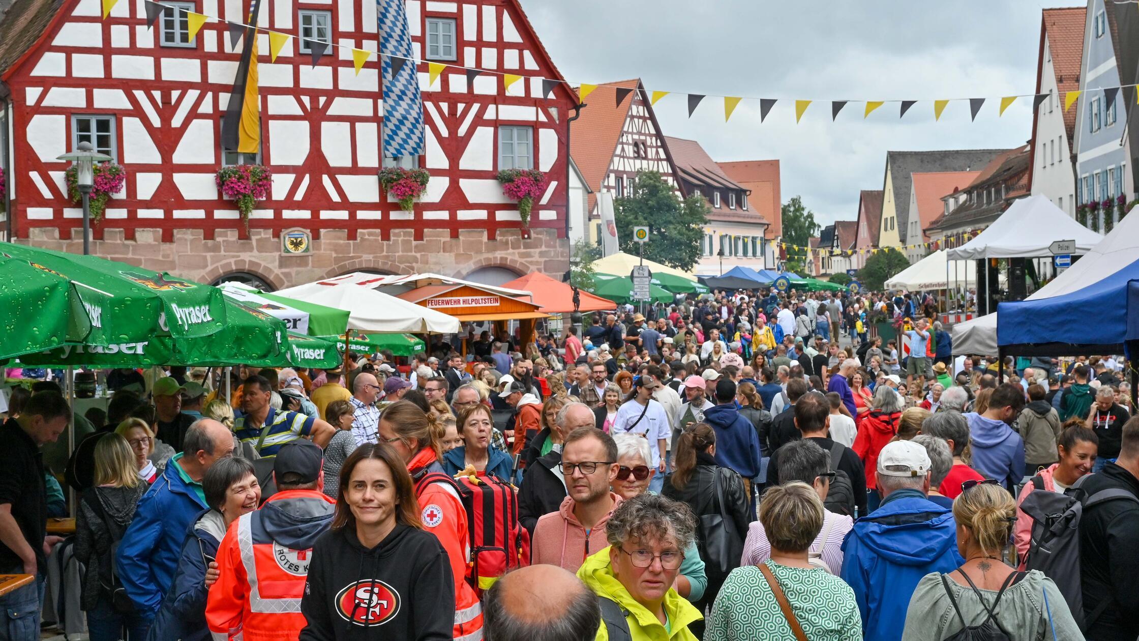 Egal ob bei Sonnenschein oder Regen - der Marktpla
