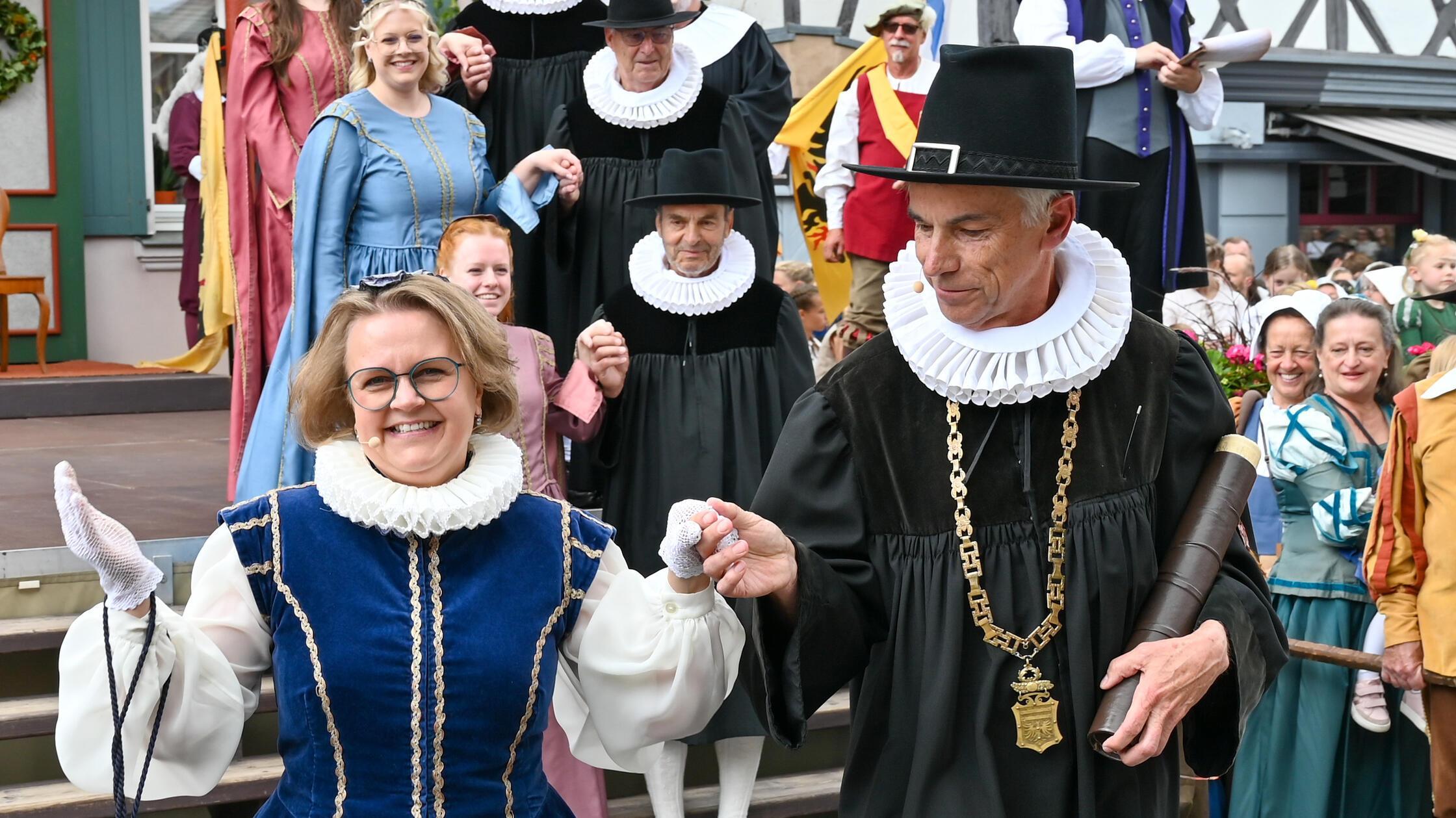 Pfalzgräfin Alexandra Harrer und der neue Burgfest