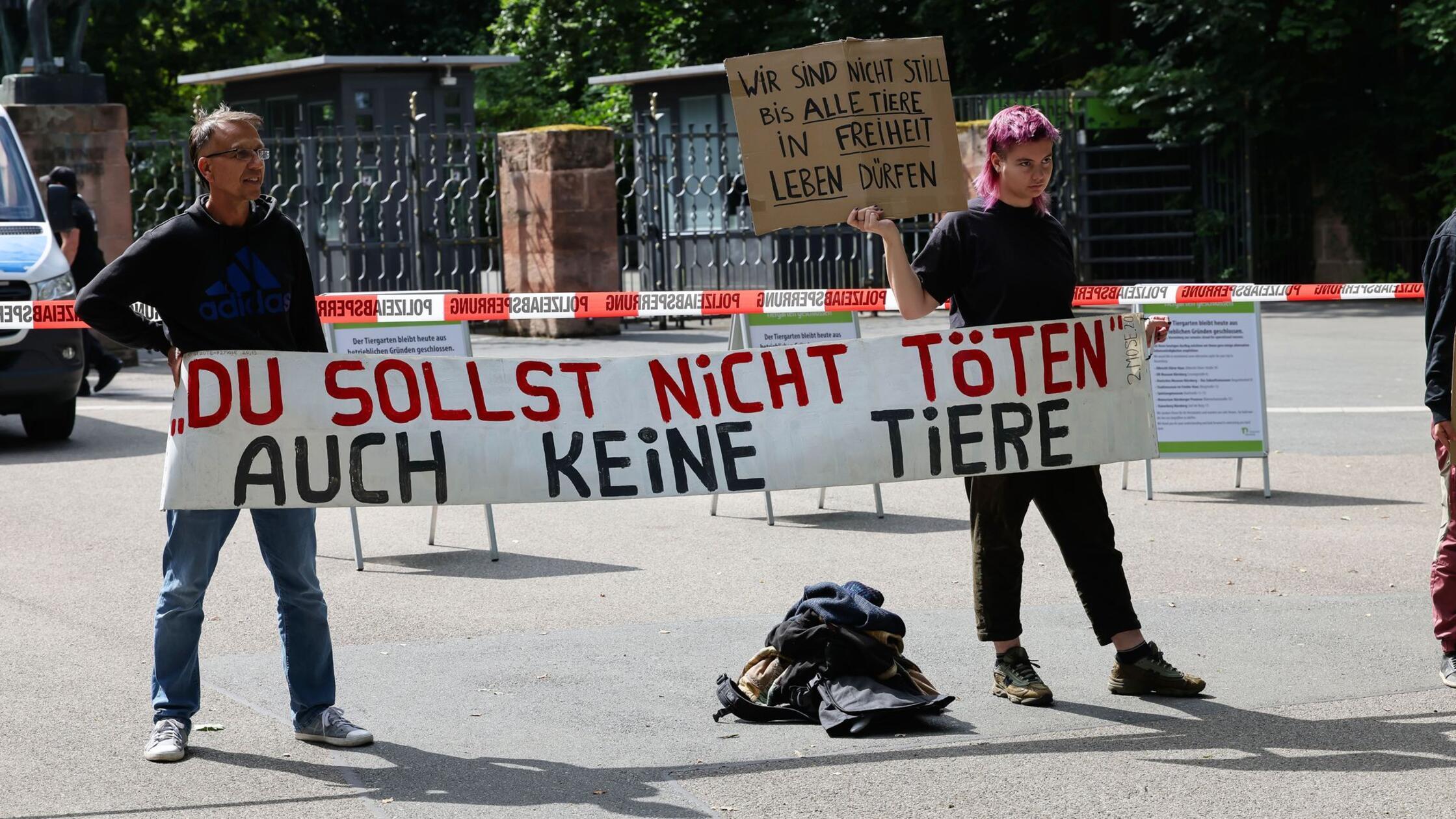 Protestcamp vor dem Tiergarten Nürnberg: Tierschützer stellen Forderungen