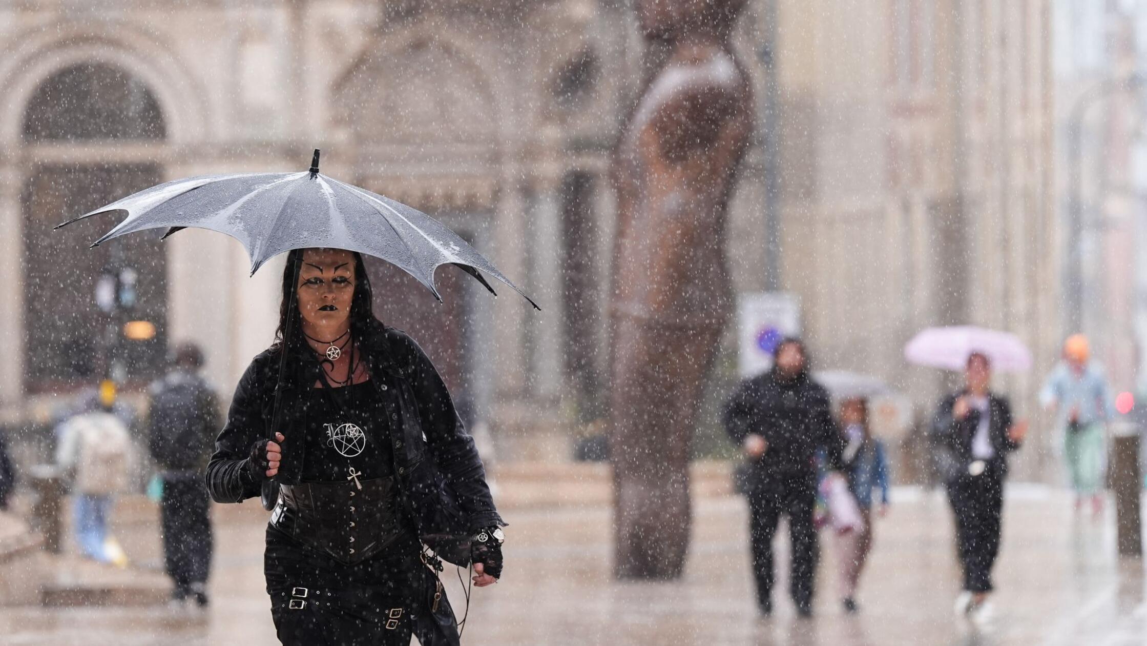 Sturm Floris macht Schotten und Iren das Leben schwer
