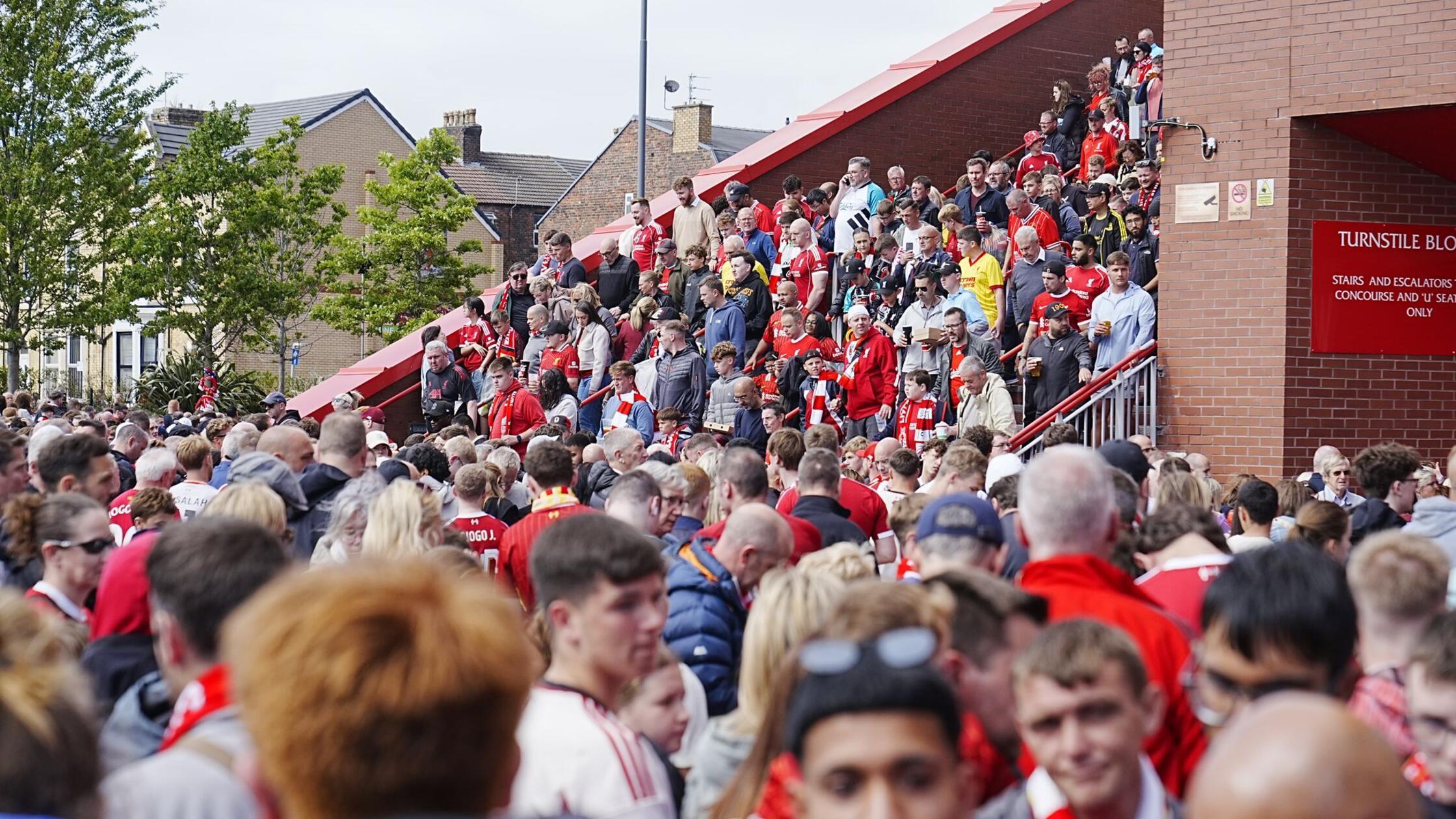 Alarm in Liverpool-Stadion: Anfield vorübergehend evakuiert