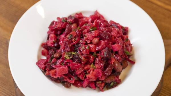 Frischer Rote Bete Salat in Nahaufnahme Fresh beet