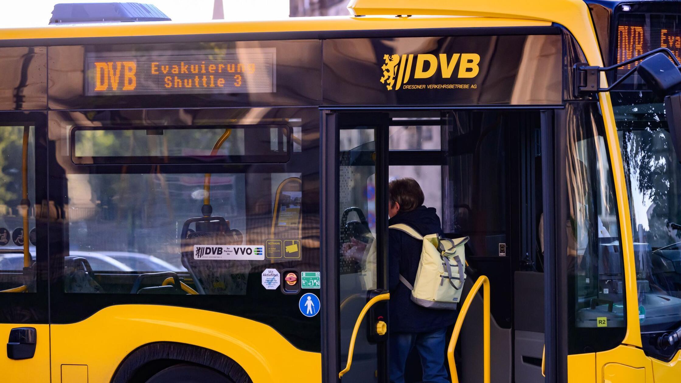 Evakuierung nach Bombenfund an Carolabrücke
