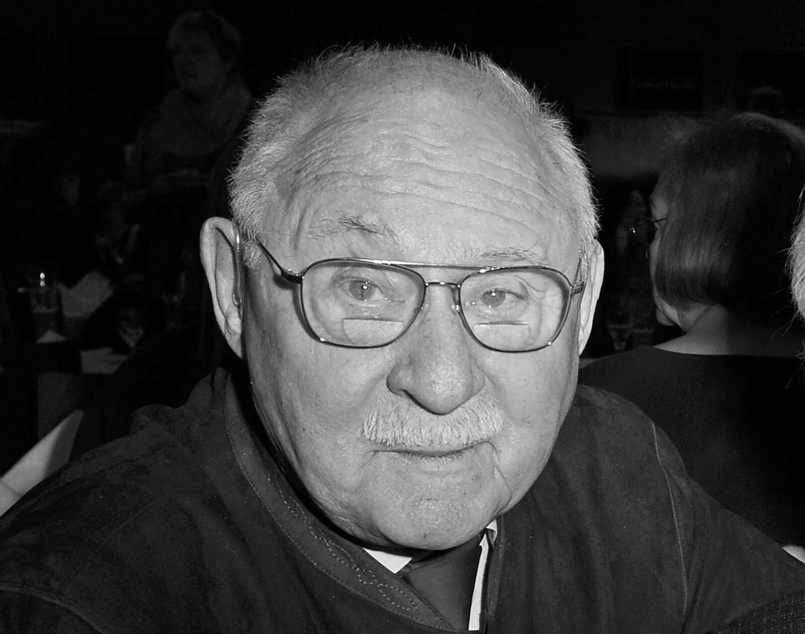 Rolf Schimpf wurde vor allem durch seine Rolle in der ZDF-Fernsehserie "Der Alte" bekannt, die er rund 20 Jahre lang verkörperte. Der Schauspieler ist am 22.03.2025 im Alter von 100 Jahren gestorben, wie sein Biograf und guter Freund Detlef Vetten der Deutschen Presse-Agentur nach entsprechenden Medienberichten bestätigte.