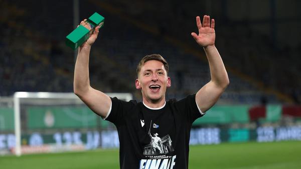 Er zählte zu den Gesichtern der Bielefelder Pokalsensation: Marius Wörl sorgte vergangene Saison bei der Arminia für Furore und entwickelte sich zum Leistungsträger und Publikumsliebling. Nach Leihende kehrte der 21-Jährige zu seinem Stammverein nach Hannover zurück, bei dem er es am ersten Spieltag allerdings – mutmaßlich wegen einer vorangegangenen Erkrankung – nicht in den Kader schaffte und stattdessen in der Regionalliga für die U23 auflief. Der offensive Mittelfeldspieler wird mit dem Club in Verbindung gebracht, zuletzt zeichnete sich aber eher ein fester Wechsel zurück an die Alm ab – sofern der Aufsteiger die kolportierte Ablöse in Höhe von zwei Millionen Euro zahlen kann und will.
