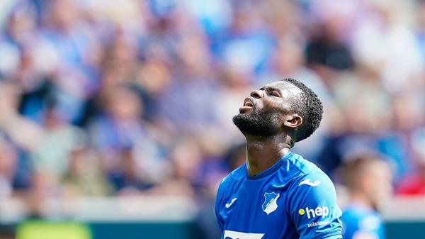 Ebenfalls aus der Bundesliga soll – nach Ansicht eines Clubfans – Ihlas Bebou nach Franken wechseln: Der 31-Jährige spielte in der vergangenen Saison nur acht Minuten – nämlich am letzten Spieltag gegen den FC Bayern. Den Rest der Spielzeit verpasste der Angreifer aufgrund einer Knie-OP. Bei der TSG ist Bebou aktuell einer von zehn Stürmern im Kader. Der Konkurrenzkampf ist hoch, Abgänge weiter möglich – wohl aber nicht von Bebou zum 1. FC Nürnberg.
