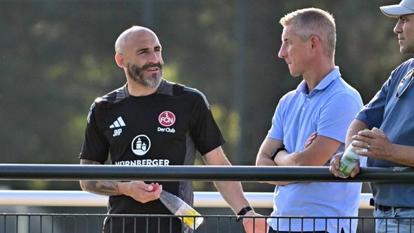Ihre beste Zeit erlebten diese beiden Legenden beim Club: "Mintal und Pinola werfen wir in einen Jungbrunnen", fordert ein Fan. Tatsächlich, das ist in mehreren Kommentaren zu lesen, sehnen sich die Fans nach "gestandenen Spielern mit Erfahrung, sonst wird es richtig eng diese Saison". Ein anderer Anhänger schlägt vor: "Miro Klose Spielertrainer!"