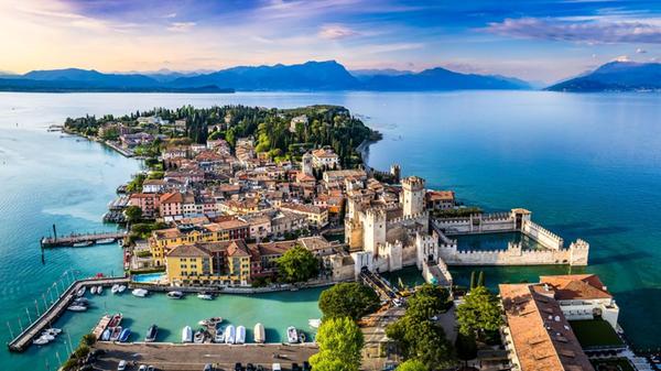 - Leere Hotels am Gardasee