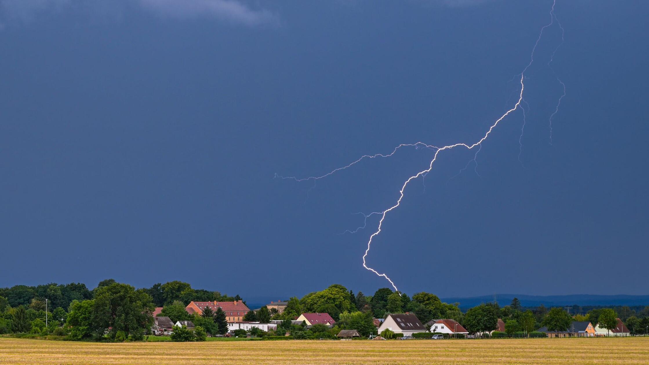 Viel Regen, wenige Gewitter: Deutlich weniger Blitze erfasst