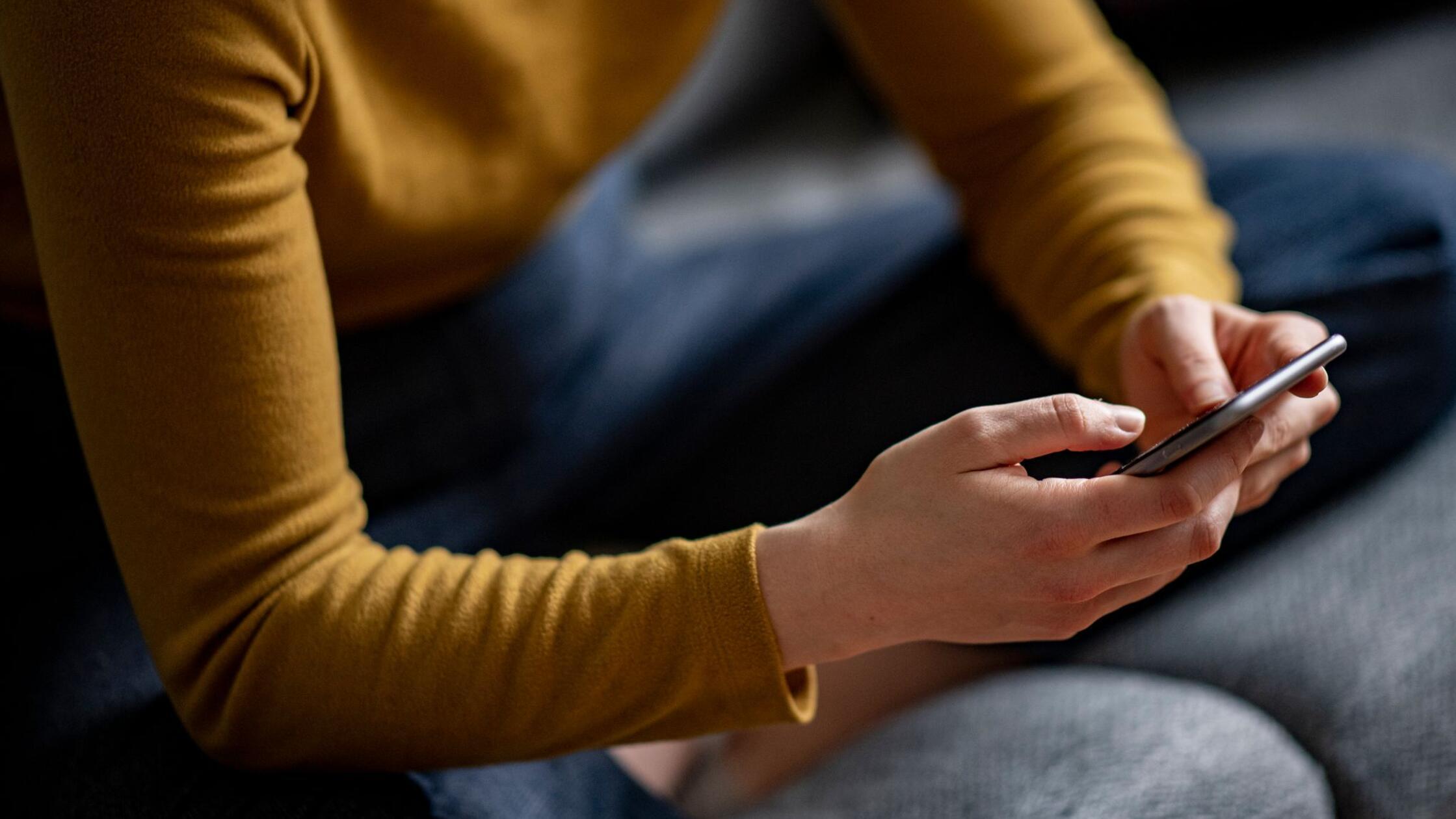 Umfrage: Mehrheit stritt schon mit Partner per Textnachricht