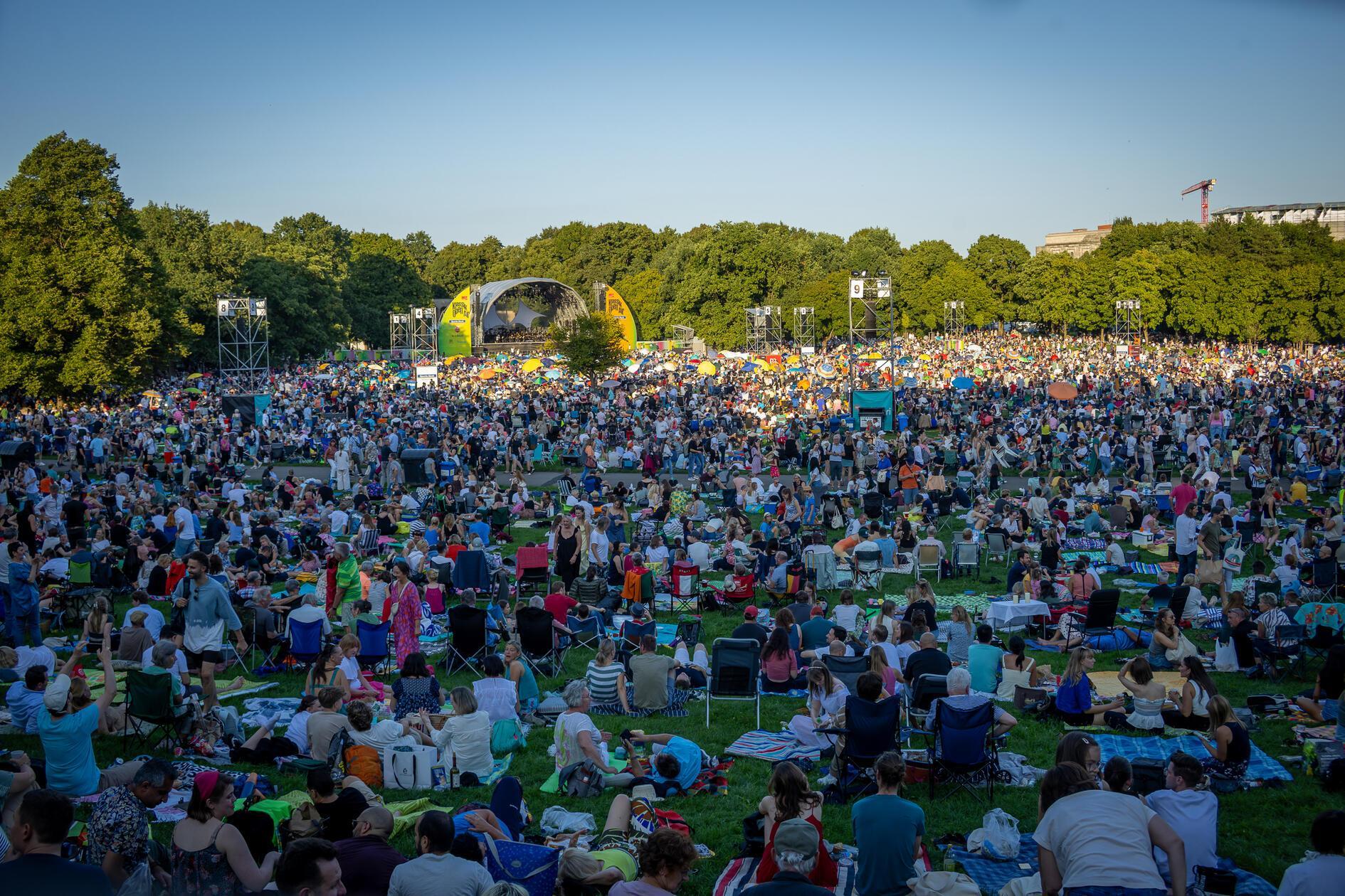 Zum Finale am 9. August seien laut Stadt rund 80 000 Besuchende in den Luitpoldhain gekommen.