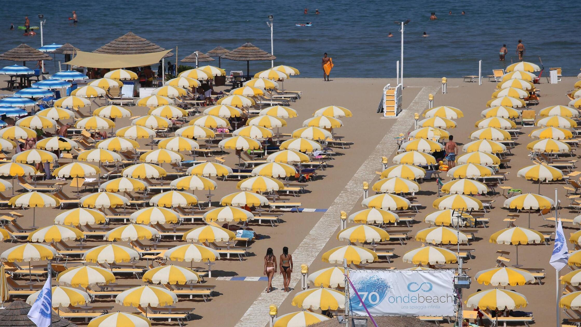 Italien empört sich: Inzwischen herrschen Mondpreise für einen Platz an Sonne