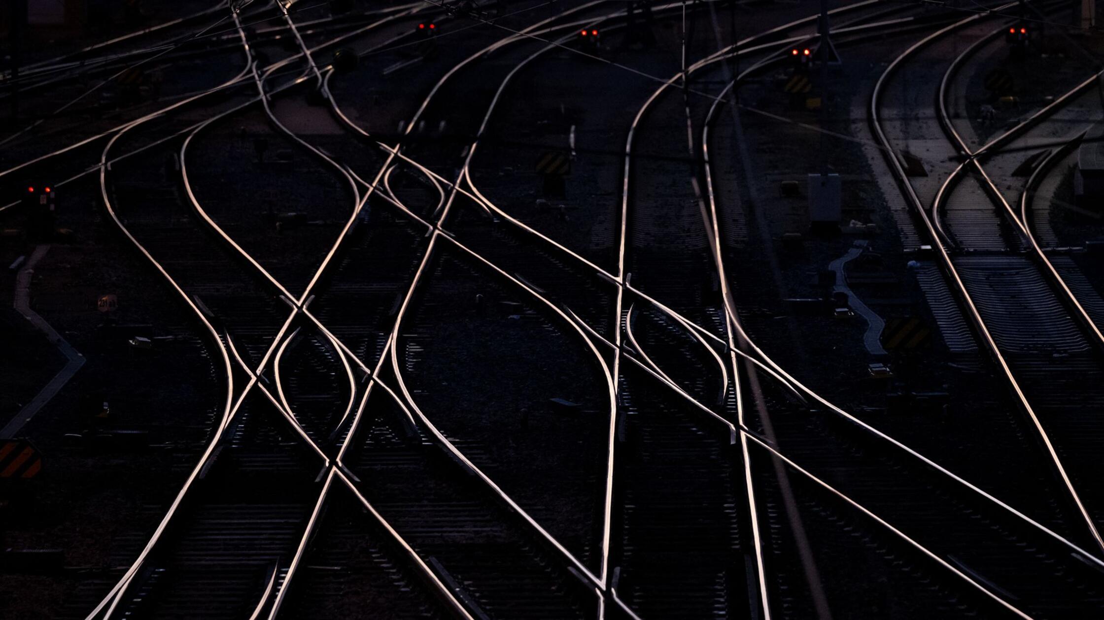 63 Menschen nach Irrfahrt aus Zug befreit