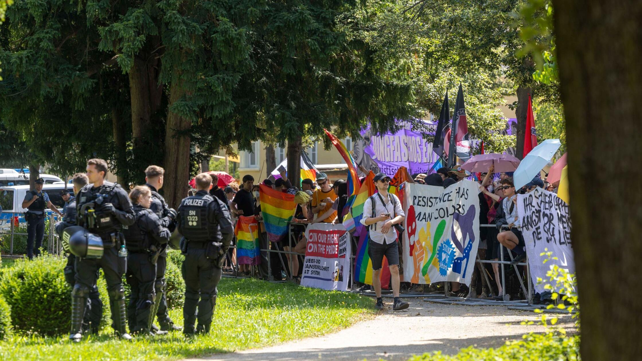 Queere Community beim CSD in Bautzen - Gegenproteste