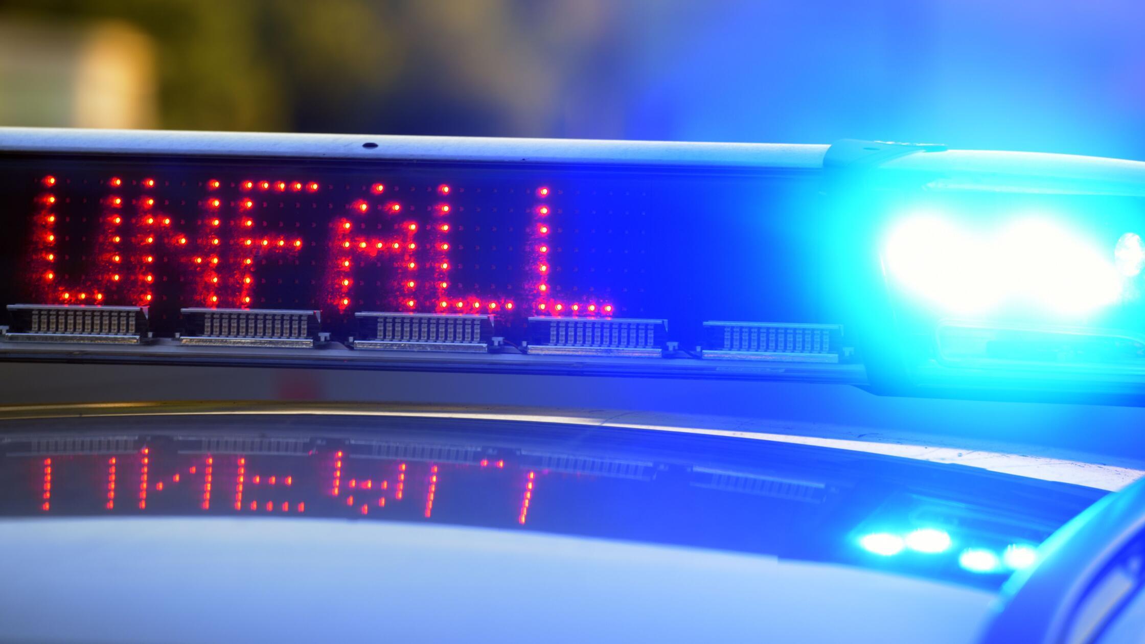 Symbolbild - Polizei sichert Unfallstelle479.jpg