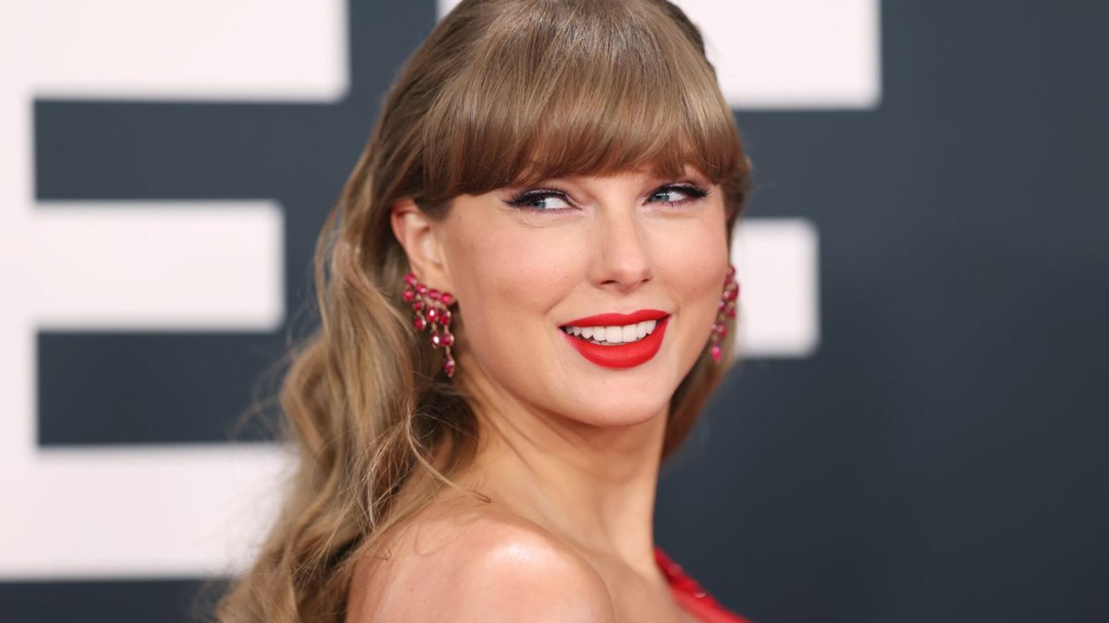 Großer Wow-Moment in Podcast mit Travis Kelce: Taylor Swift kündigt überraschend neues Album an