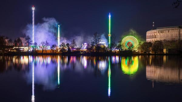 Das Nürnberger Volksfest lockt weiterhin an den Dutzendteich. An diesem Wochenende stehen folgende Sonderaktionen auf dem Programm: Die Nacht der 1000 Lichter (Fr.), das Traktor-Treffen (Sa.) und der Kunterbunte Kinderspaß am Sonntag ab 13 Uhr.