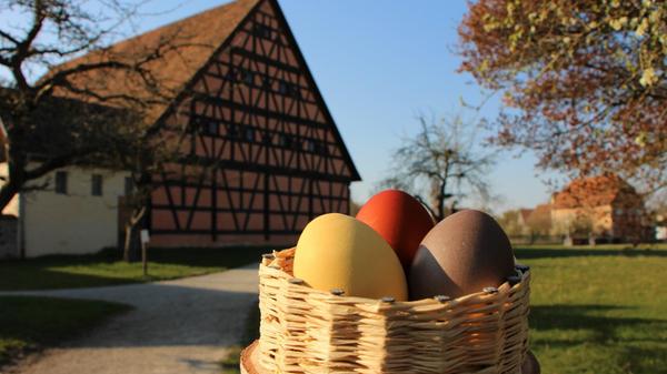 Mit einem Saatgutmarkt startete das Freilandmuseum in Bad Windsheim vor kurzem in die neue Saison. Rund um Ostern lockt man mit weiteren Specials aufs Gelände. So findet am Freitag (14 Uhr) ein Passionsspiel statt. Karsamstag und Ostermontag öffnet ein Ostermarkt, während an Ostersonntag (9 bis 12 Uhr) eine große Ostereiersuche für Kinder steigt.