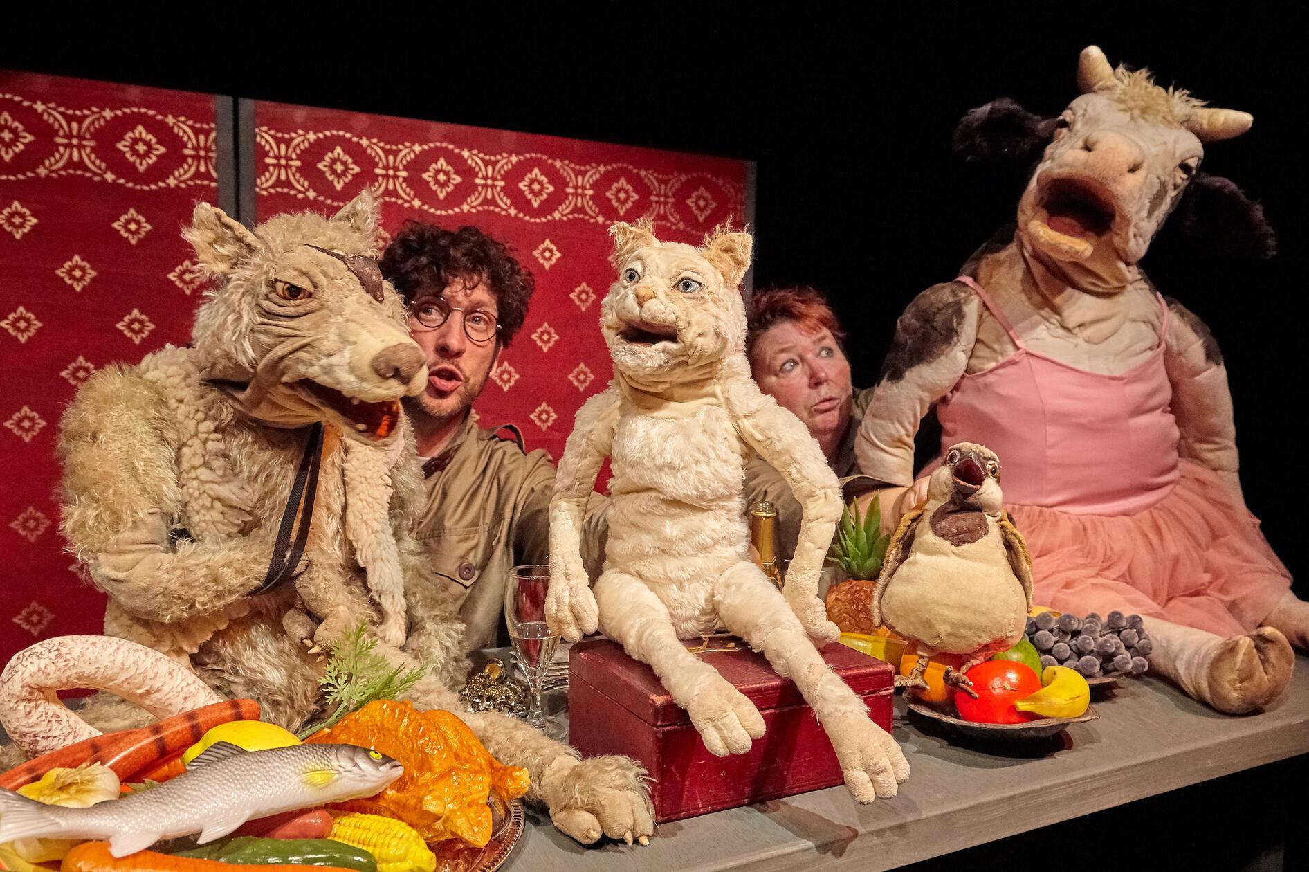 Das Stück „Sag mal, geht’s noch? Die Berliner Stadtmusikanten II“ des Theater Zitadelle ist eine exzellente Komödie mit Charme und Musik für Jugendliche und Erwachsene. Am Freitag wird es im Festsaal der Residenz in Neumarkt aufgeführt. Beginn: 20 Uhr. Am Samstag um 15 Uhr spielt das Ensemble das Stück "Lotta zieht um" (ab 4 Jahren) an gleicher Stelle.