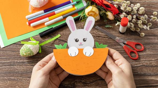 Das Café Belfiore in der Nürnberger Nordstadt bietet am Samstag einen Osterbastelkurs an. Auf dem Plan steht das Erschaffen eines Ostertontopfs. Beginn: 10.30 Uhr. Für Kinder von 6 bis 12 Jahren.