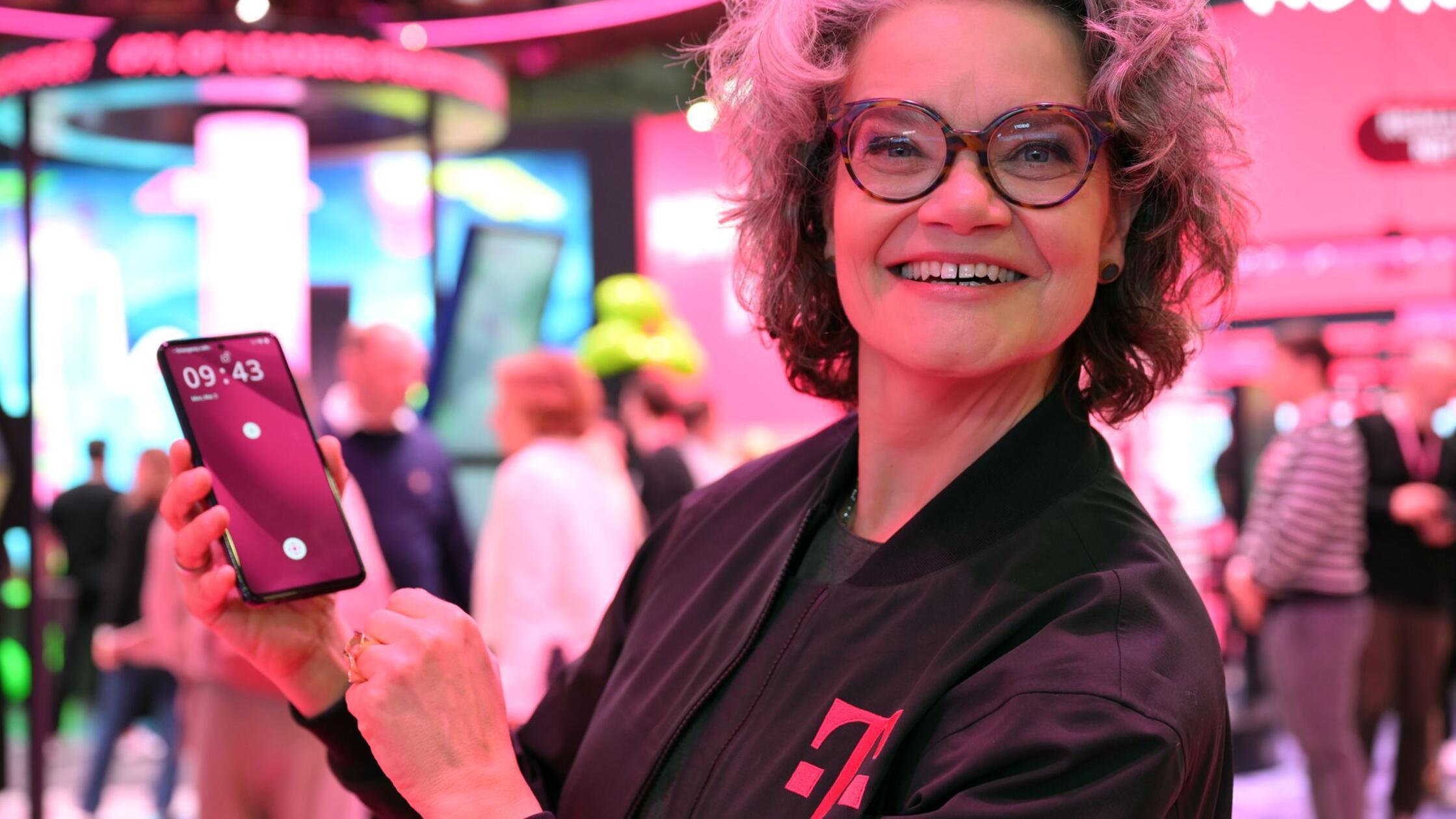 Telekom bringt KI-Phone heraus - Konkurrenz geht andere Wege