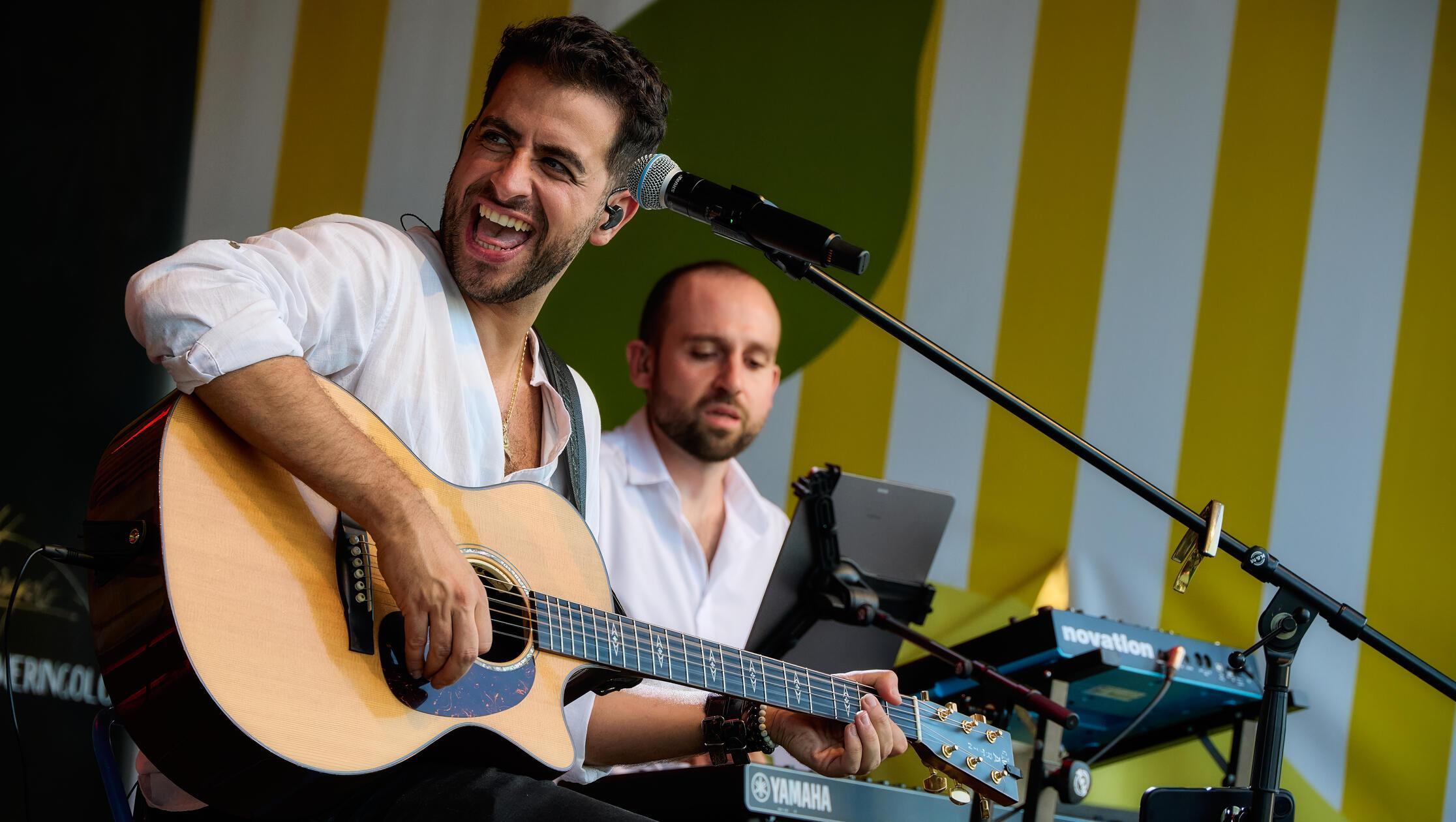... und Musik: Christian Meringolo trat als erster Live-Act auf.