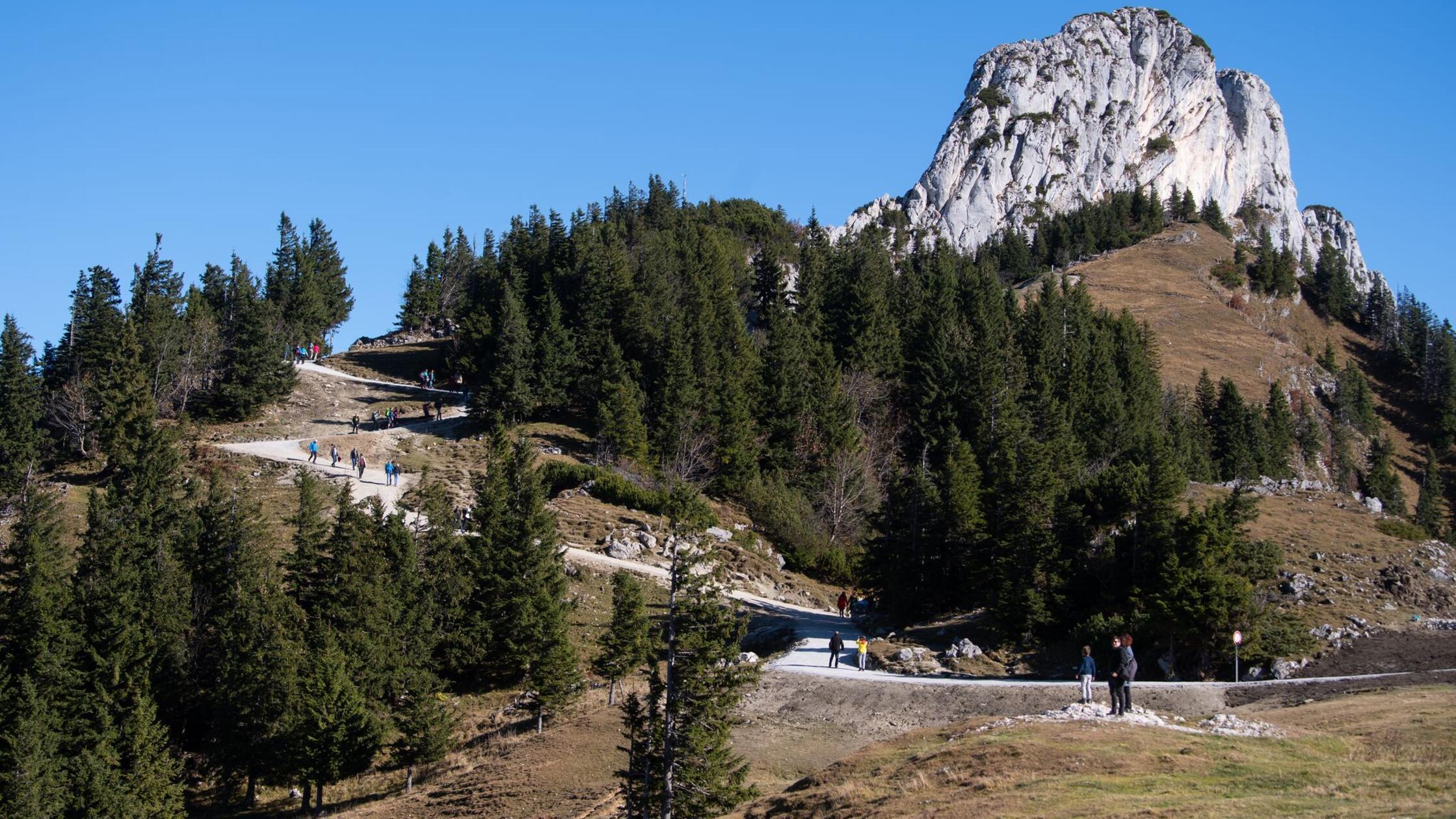 Frau ist steckengeblieben: Navi lotst Urlauberin mit Auto über Berggipfel im Allgäu