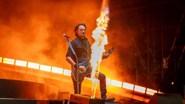 Auch Feuer- und Pyroeffekte gehörten zur Show.
