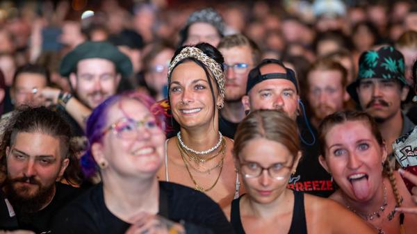 Gut gelaunte Fans auf dem Summer Breeze.