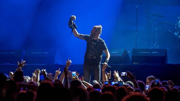 Auf der T-Stage rockten Sólstafir ebenfalls, und das ganz nah bei den Festivalbesuchern.