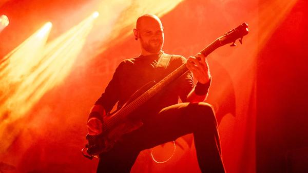 Die französische Melodic-Death-Metal-Band Aephanemer aus Toulouse fegte mit voller Wucht über die Wera Stage und riss das Publikum mit.