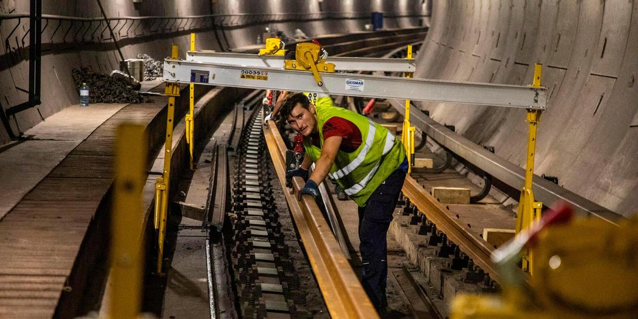 Route open again: Construction work in the Nuremberg subway tunnel at ...