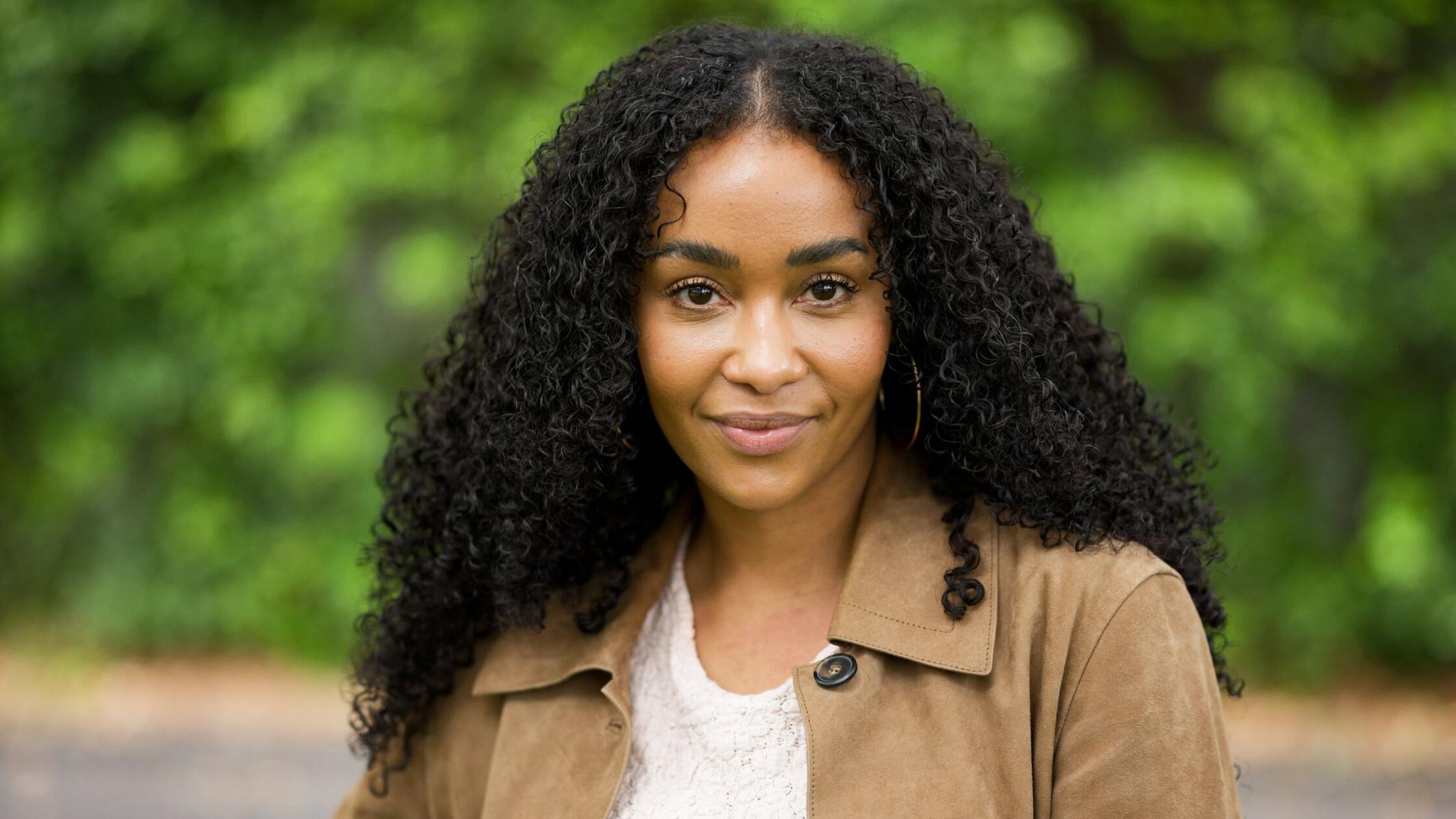 Schauspielerin Féréba Koné hält Plädoyer für die Jogginghose