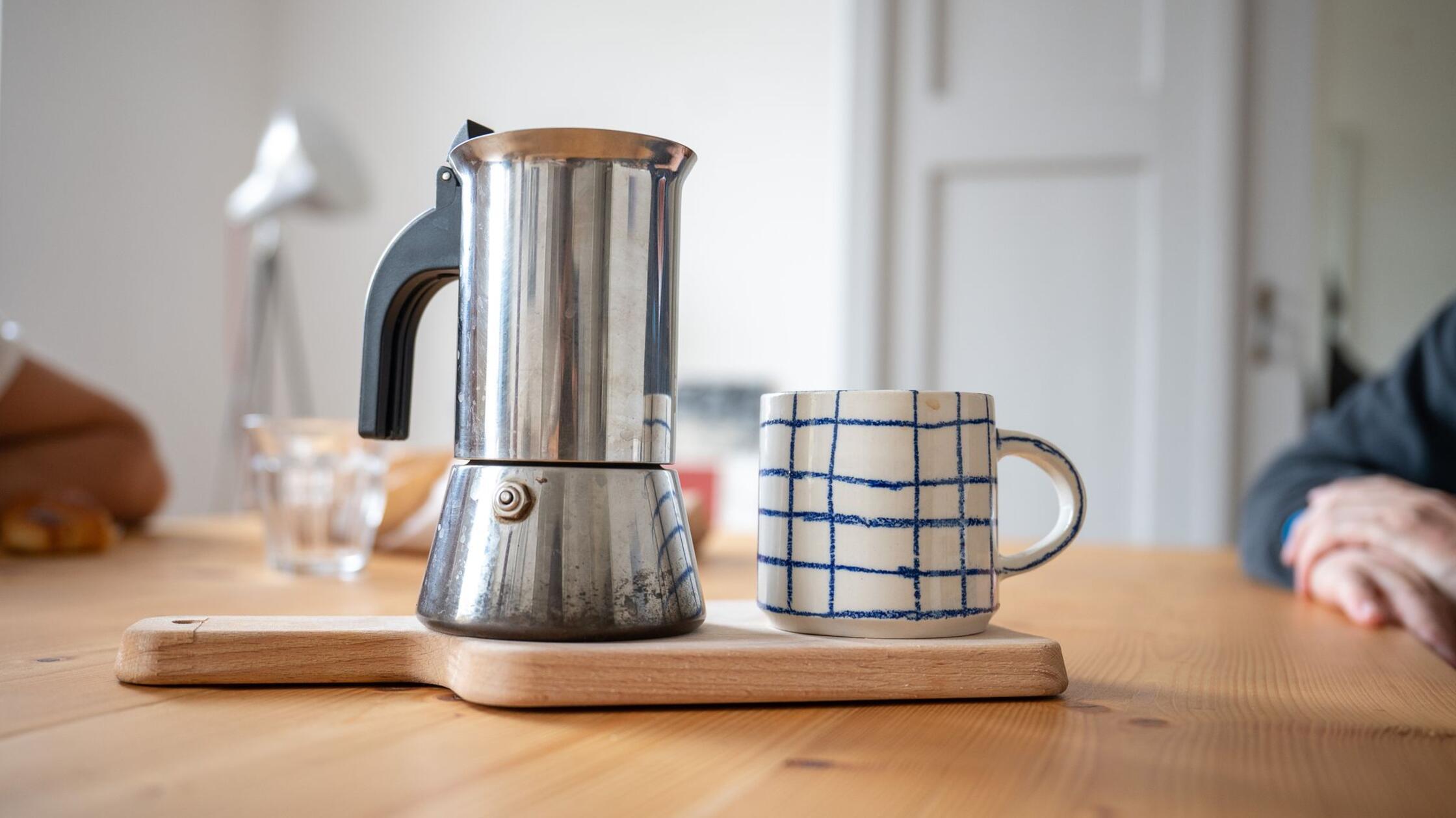 Kaffeetrinker nach der ersten Tasse morgens besser gelaunt
