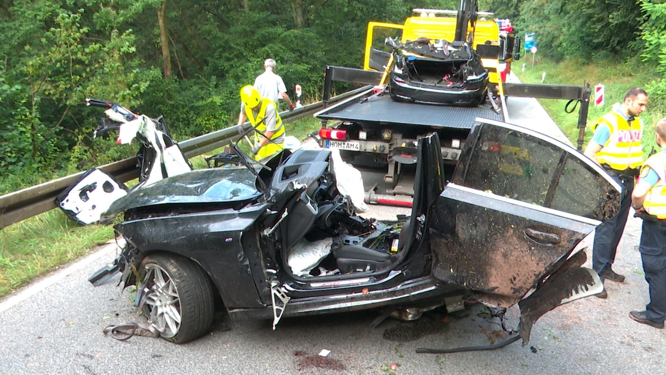 Vor Kontrolle weggefahren - Zwei Menschen sterben bei Unfall