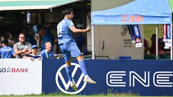 In der zweiten Minute jubelte der Underdog: Lochoshvili verlor auf Höhe des Mittelkreises zu einfach den Ball und über Hausmann landete dieser bei Milic. Der Stürmer ließ Knoche im Laufduell stehen und vollendete abgeklärt ins lange Eck zum 1:0.
