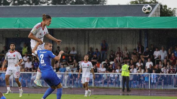 In der 79. Minute dann der Ausgleich: Der auffällige Yilmaz setzte sich auf der linken Seite mit einem starken Dribbling gegen zwei Gegenspieler durch und flankte präzise in Richtung Fünfmeterraum. Dort fand der Ball Stepanov, der wuchtig ins linke obere Eck zum 2:2 einköpfte.