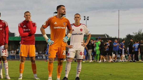 Der FCN verliert 5:6 nach Elfmeterschießen. Während der Regionalligist die Pokal-Sensation feierte, dämmerte es auch den letzten beim Club: Der FCN steckt in der Krise.