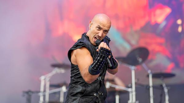 Aus der finnischen Hauptstadt Helsinki reiste die Band Beast in Black nach Dinkelsbühl und gab auf der Main Stage richtig Gas.