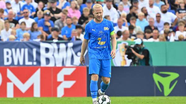 Nach gut einer halben Stunde sorgt Lohne-Kapitän Thorsten Tönnies für die spektakulärste Chance der Partie. Nach einer Flanke von rechts versucht er es per Fallrückzieher, zielt aber etwas zu hoch.