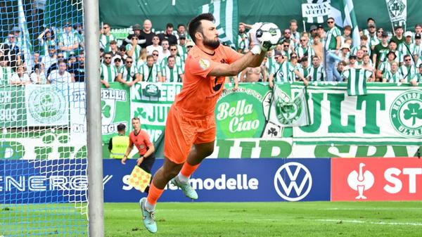 Dedovic wird immer mehr zum Verhinderer der Fürther Führung. Auch eine gute Chance von Julian Green entschärft er ohne Probleme.