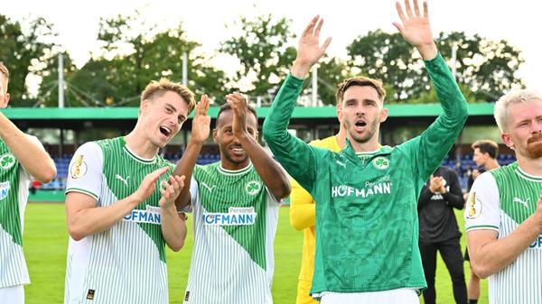 Dann pfeift Weller ab - und Fürth ist eine Runde weiter.