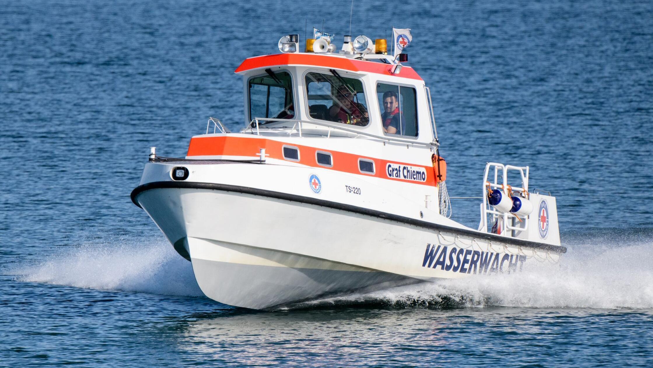 Großeinsatz an Badesee in Bayern: Surfer spurlos verschwunden - Hubschrauber im Einsatz