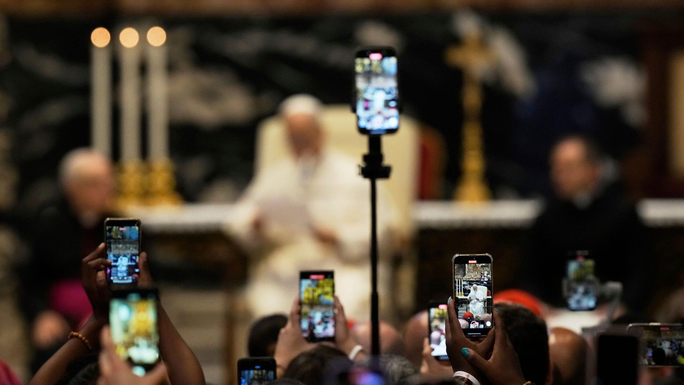 Bizeps, Tattoo und Soutane: Moderne Gesichter der Kirche